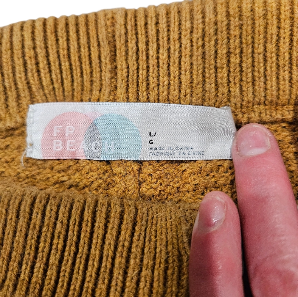 Free People BEACH Knit Cropped Sweater Pants Sz Lg Mustard Yellow - Picture 2 of 3